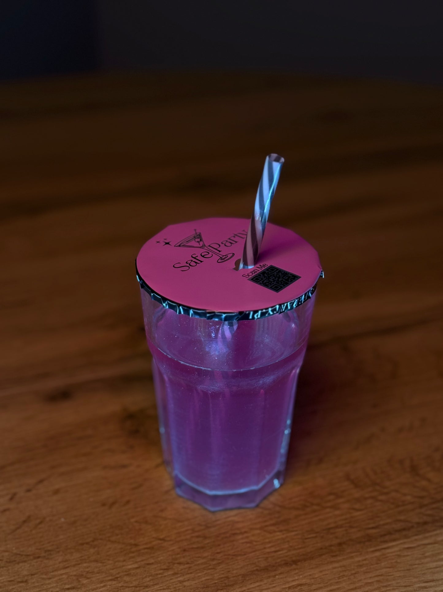 Jednorazowa naklejka chroniąca drink