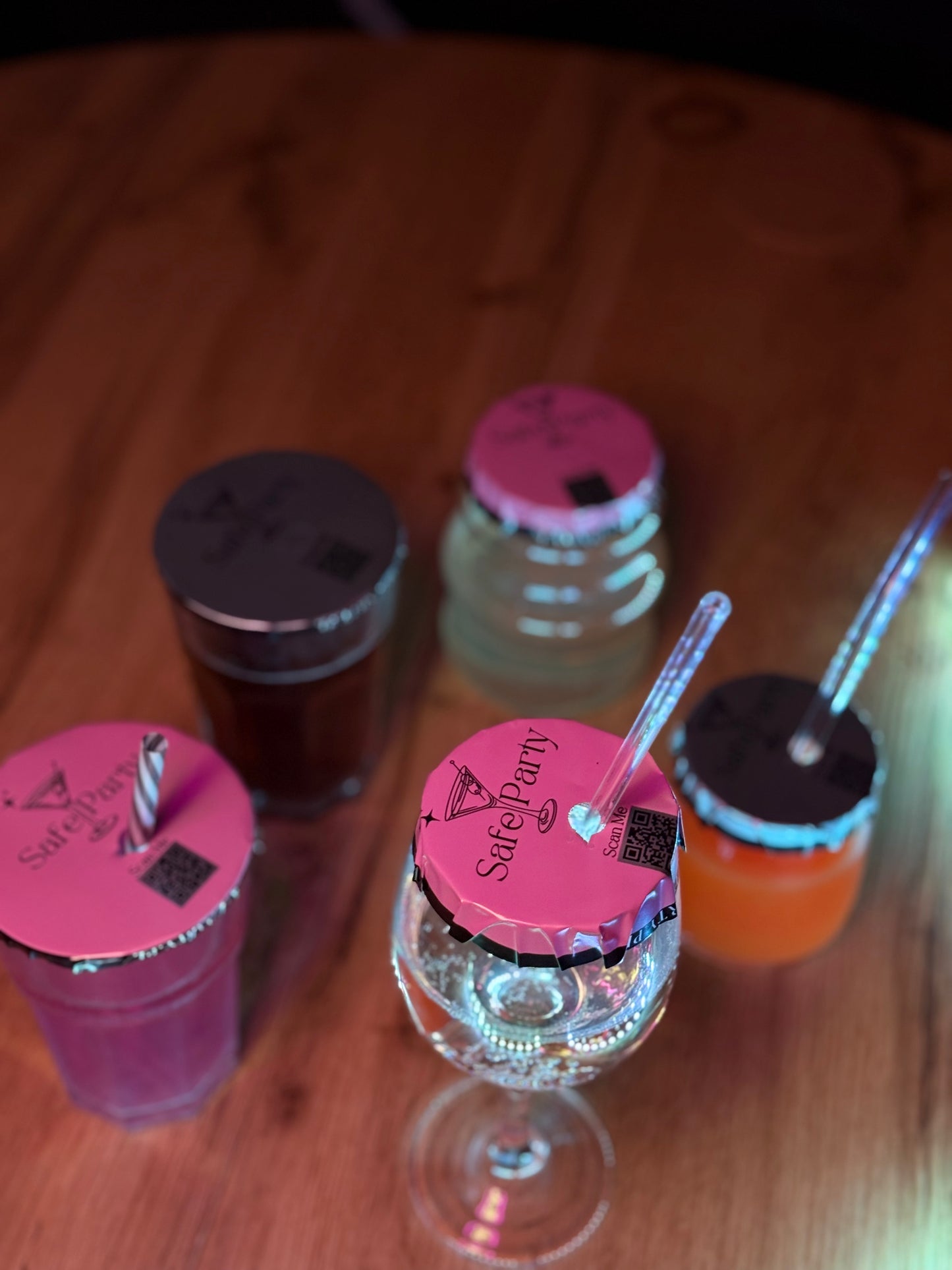 Jednorazowa naklejka chroniąca drink